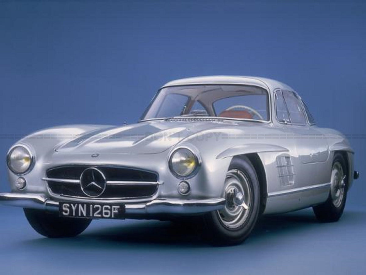Photo Mercedes-Benz 300 SL « Papillon » (Gullwing) des années 1950 - 15 x 20