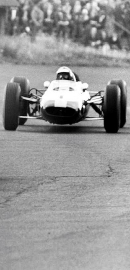 Photo Graham Hill devant Jim Clark – Nürburgring 1964 – Duel Mythique F1 – 15×20
