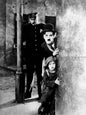 Photo Charlie Chaplin et Jackie Coogan - The Kid (1921) - Noir et blanc - 15×20