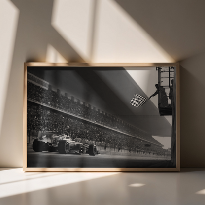 Photo Fernando Alonso – Ferrari F1 – Ligne d'Arrivée et Drapeau à Damier – 15×20