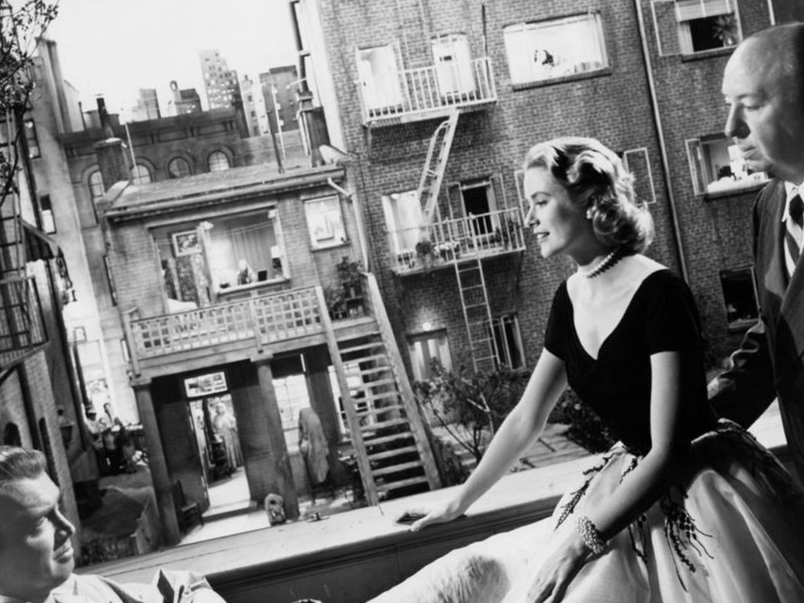 Photo Grace Kelly – Fenêtre sur cour (1954) – Scène Cinéma A. Hitchcock – 15×20