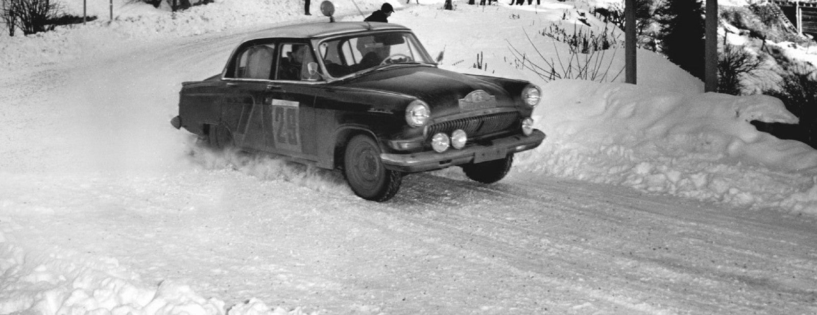 Photo GAZ-21 Volga (ГАЗ-21 Волга) URSS – Rallye Monte-Carlo 1964 – Neige – 15×20