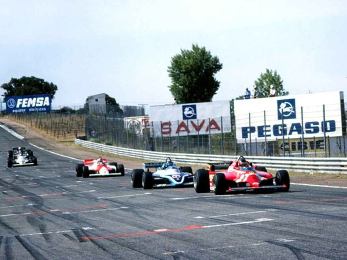Photo Gilles Villeneuve - Ferrari 126CK - GP d'Espagne de F1 en 1981 - 15 x 20