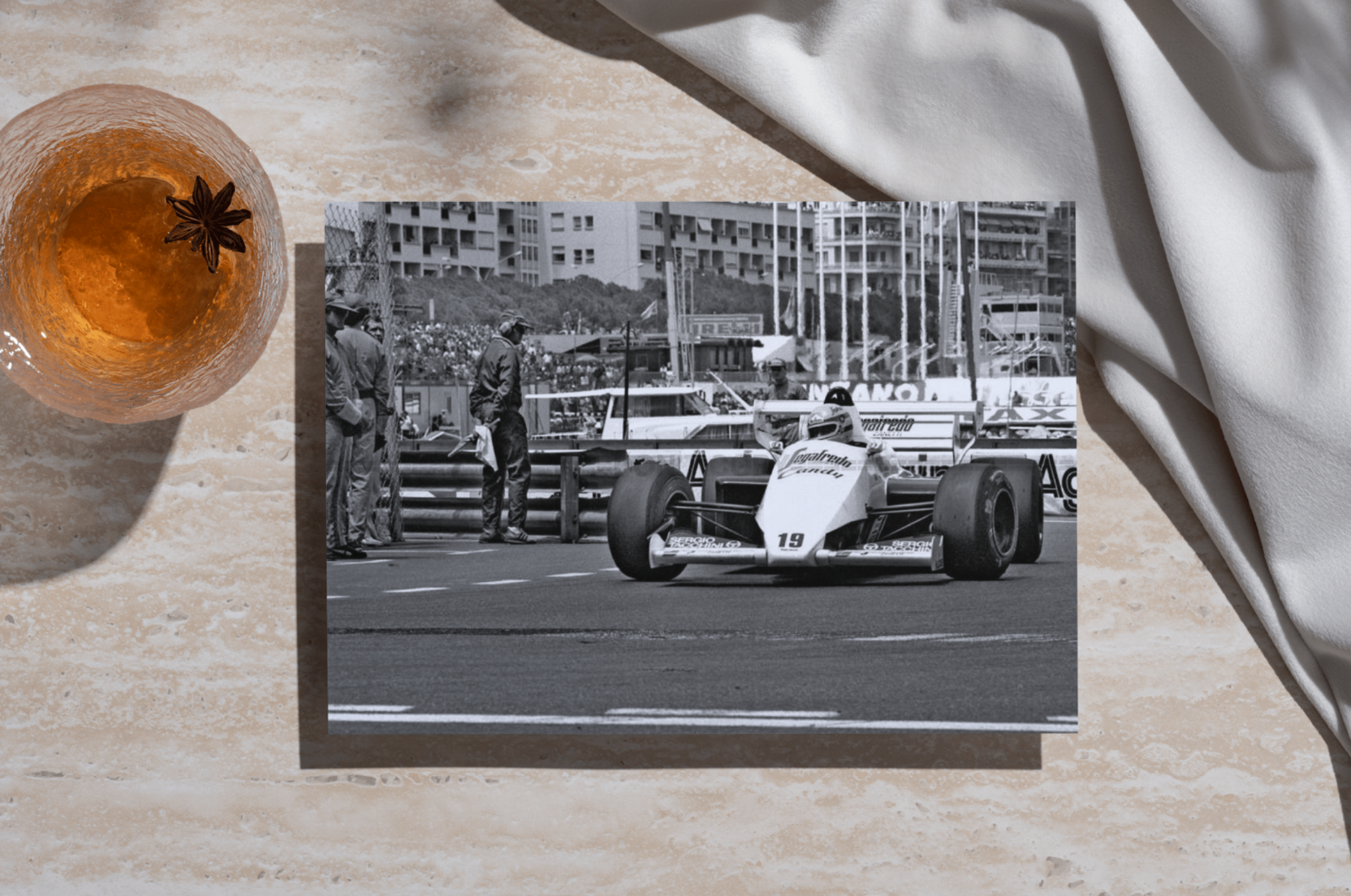 Photo Ayrton Senna – Grand Prix de Monaco (1984) – Virage de la Rascasse – 15×20
