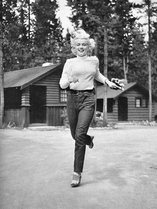 Photo Marilyn Monroe sur le tournage de La Rivière sans retour en 1953 - 15x20