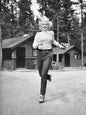 Photo Marilyn Monroe sur le tournage de La Rivière sans retour en 1953 - 15x20