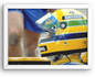 Photo Encadrée Ayrton Senna – Casque iconique Nacional – F1 Jerez (1987) – 15×20
