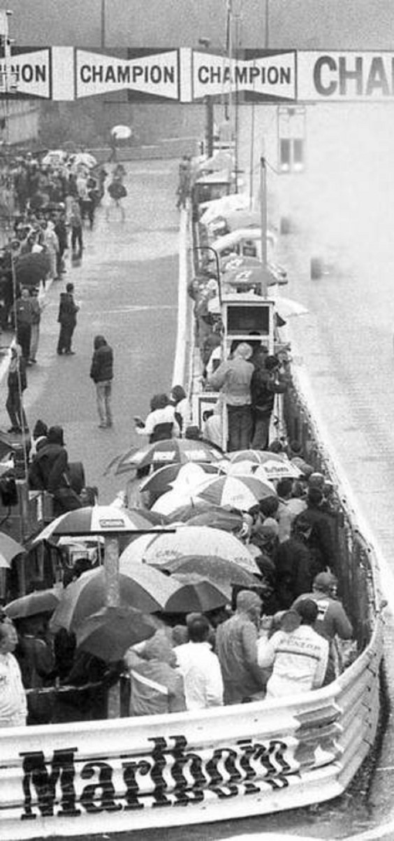 Photo Grand Prix Formule 1 1989 – Départ sous la pluie – Course Vintage – 15×20