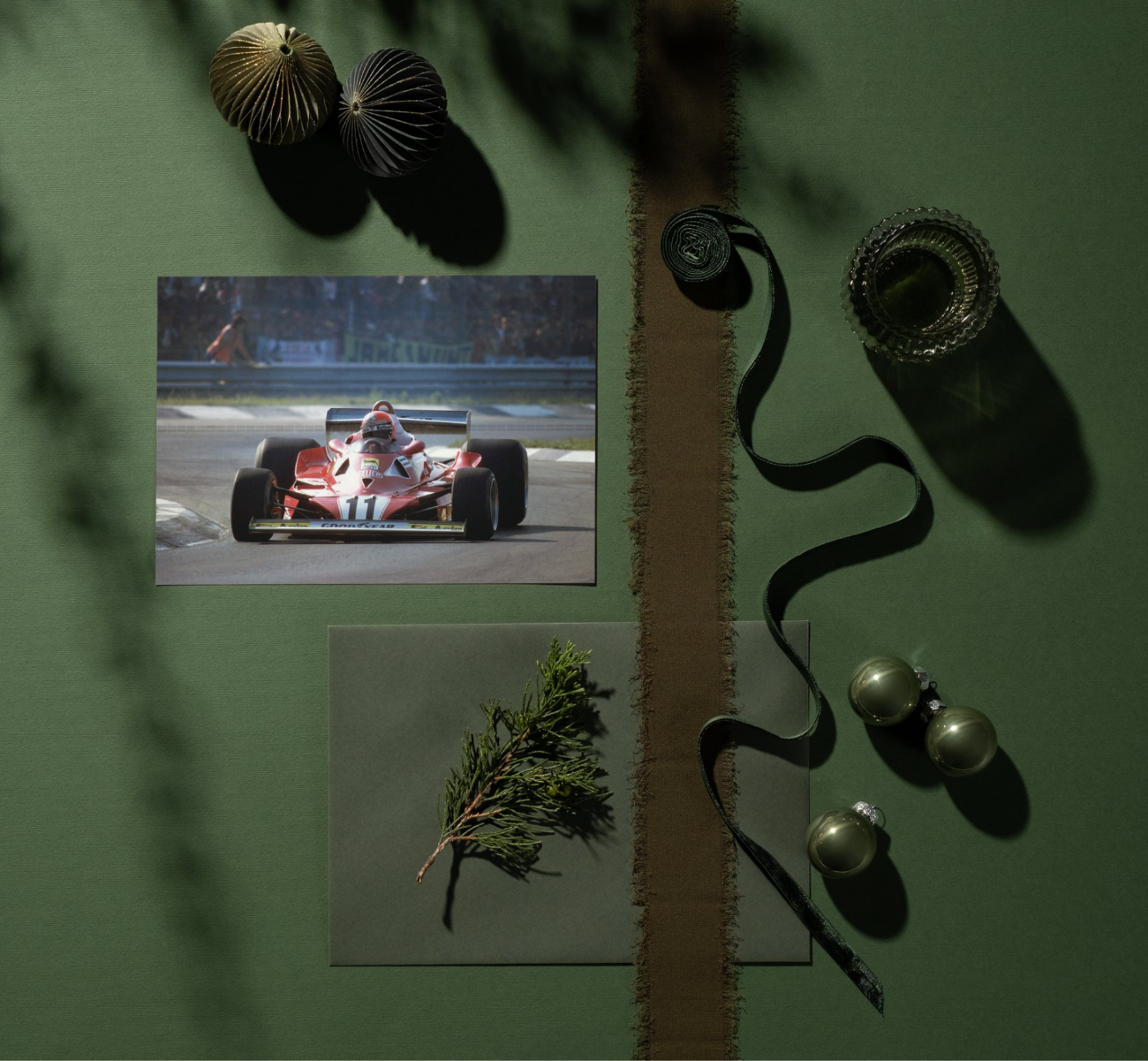 Photo Niki Lauda – Ferrari Formule 1 1977 – Légende du sport automobile – 15×20